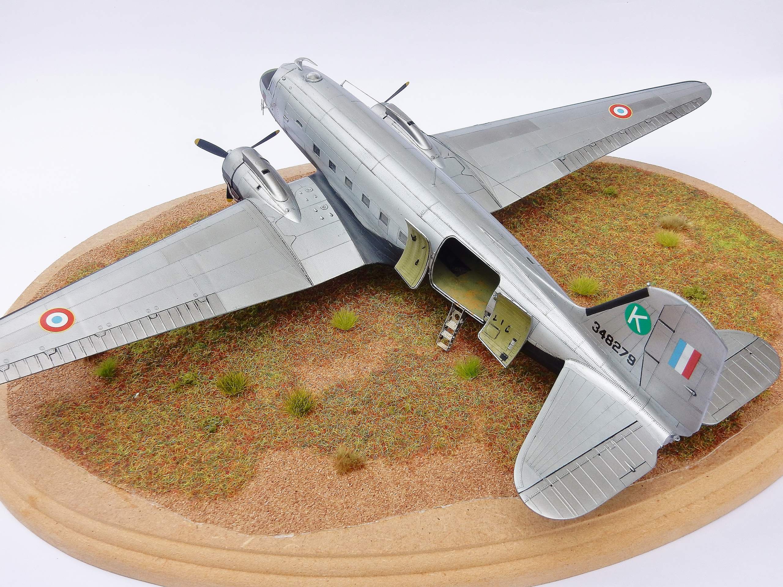 [Concours « ça brille »] C-47 "Dakota" Armée de l'Air GT "Sénégal" Indochine 1954 Dscn8831