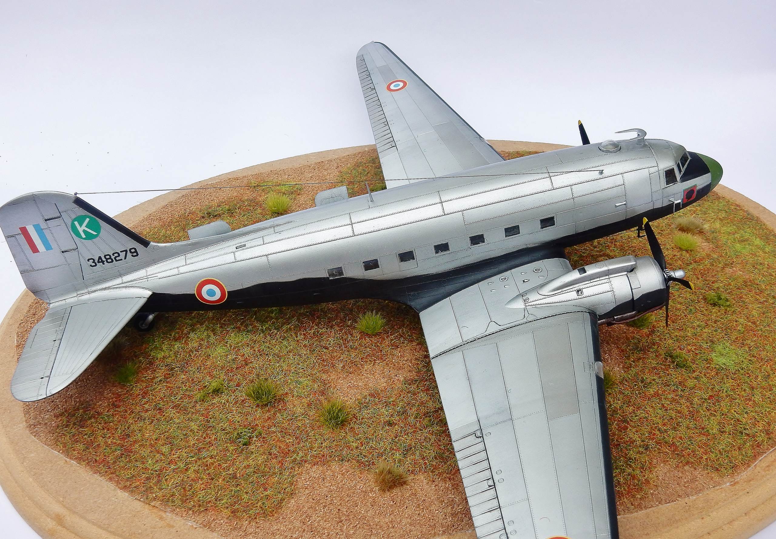 [Concours « ça brille »] C-47 "Dakota" Armée de l'Air GT "Sénégal" Indochine 1954 Dscn8834