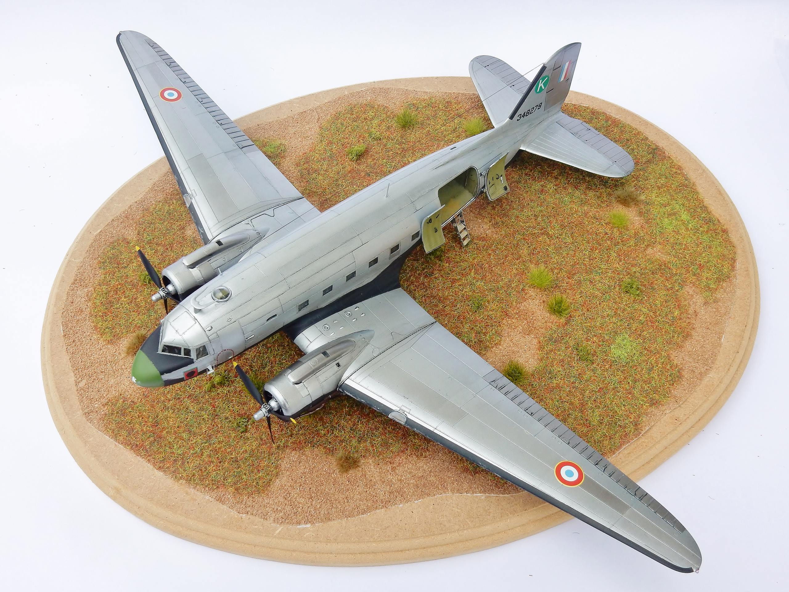 [Concours « ça brille »] C-47 "Dakota" Armée de l'Air GT "Sénégal" Indochine 1954 Dscn8838