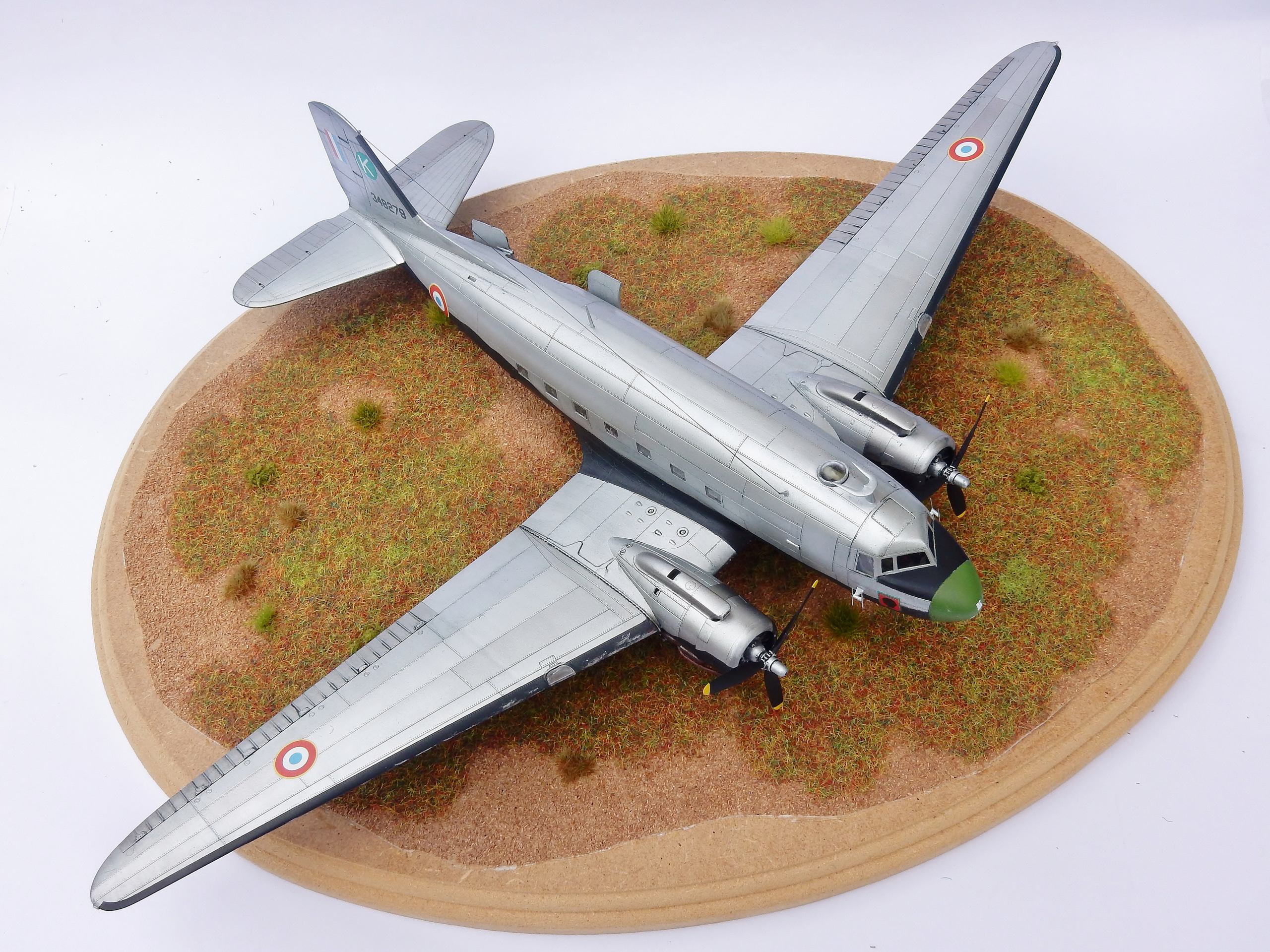 [Concours « ça brille »] C-47 "Dakota" Armée de l'Air GT "Sénégal" Indochine 1954 Dscn8910
