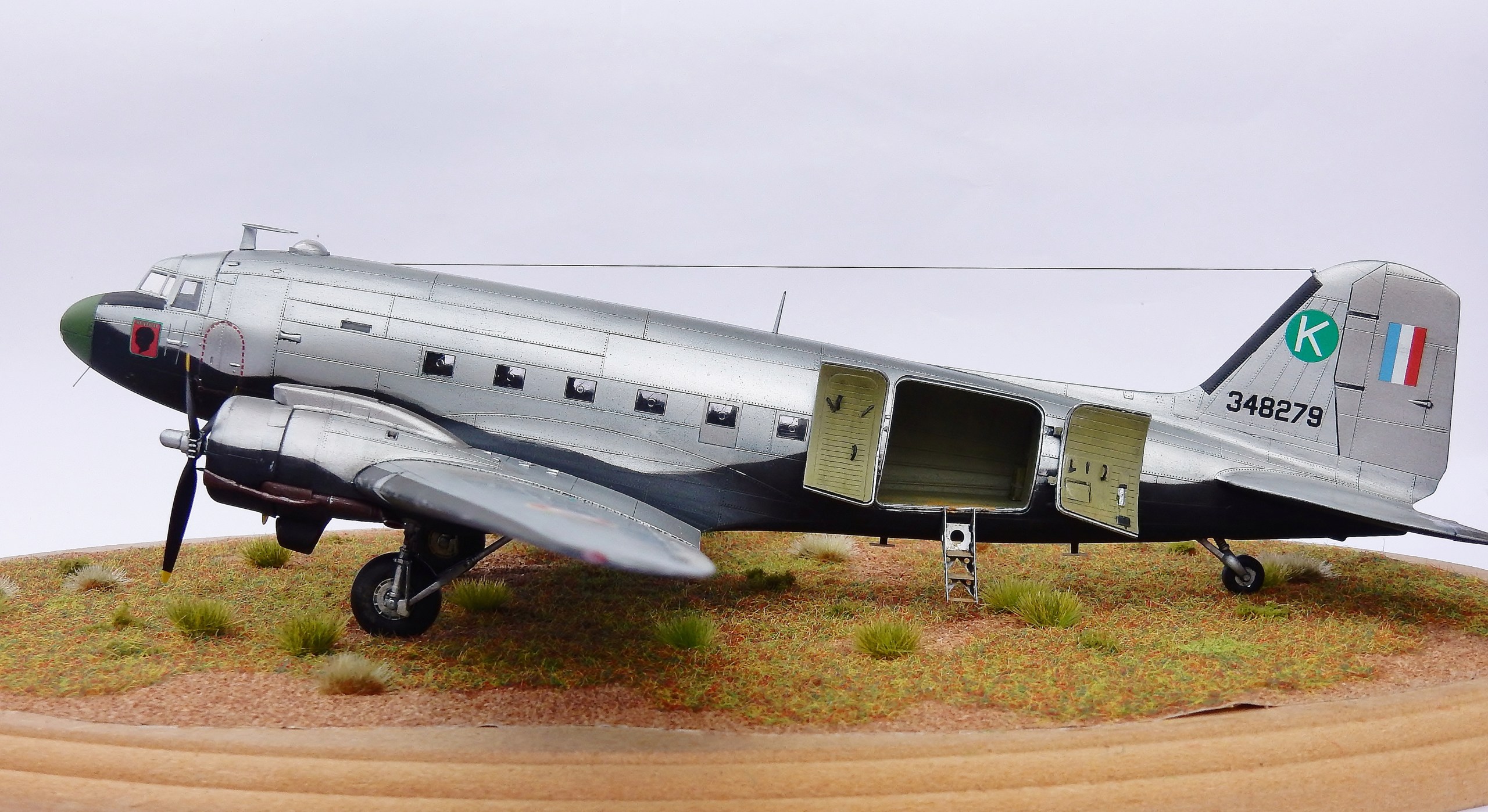 [Concours « ça brille »] C-47 "Dakota" Armée de l'Air GT "Sénégal" Indochine 1954 Dscn8913