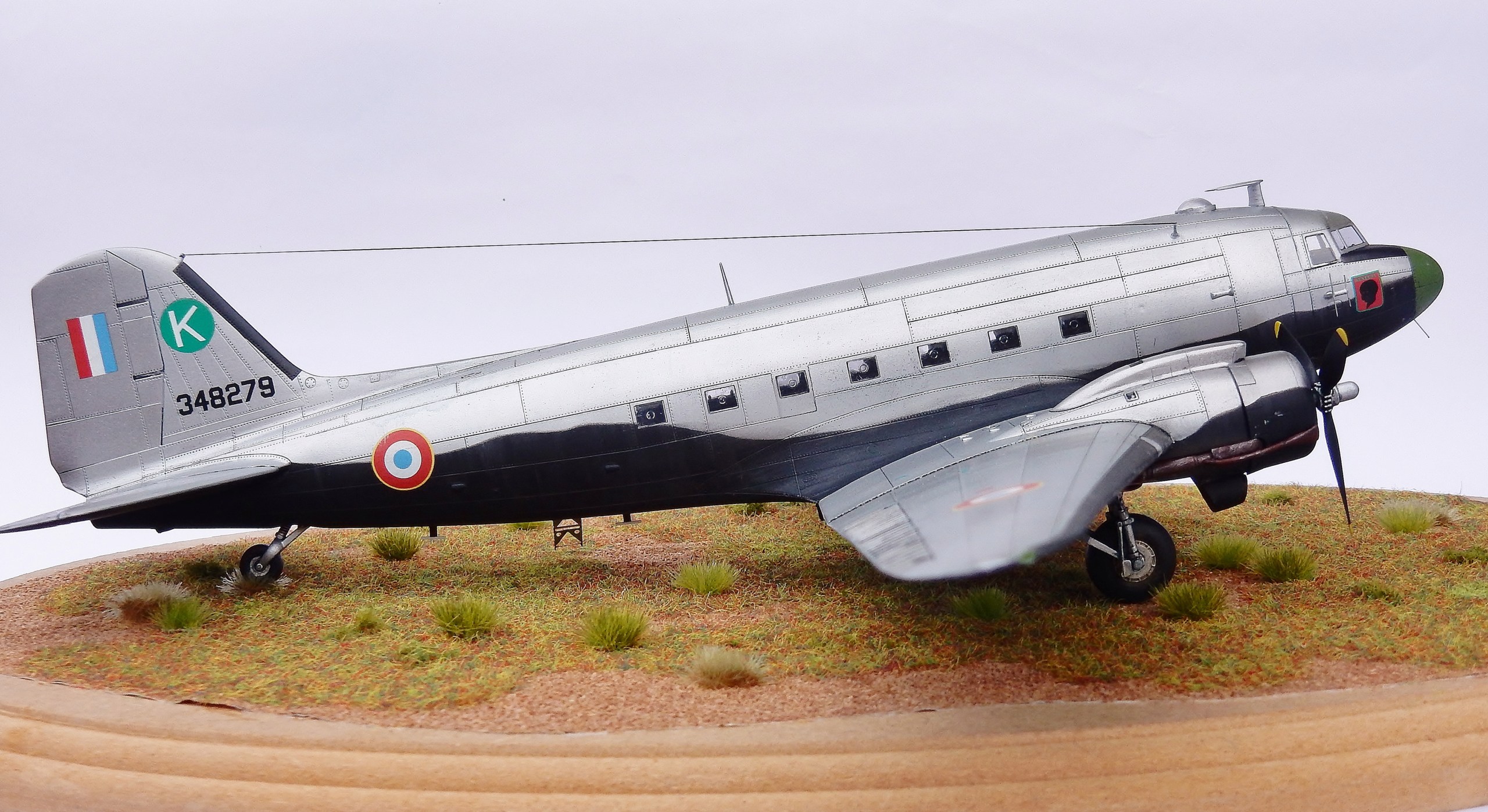 [Concours « ça brille »] C-47 "Dakota" Armée de l'Air GT "Sénégal" Indochine 1954 Dscn8914