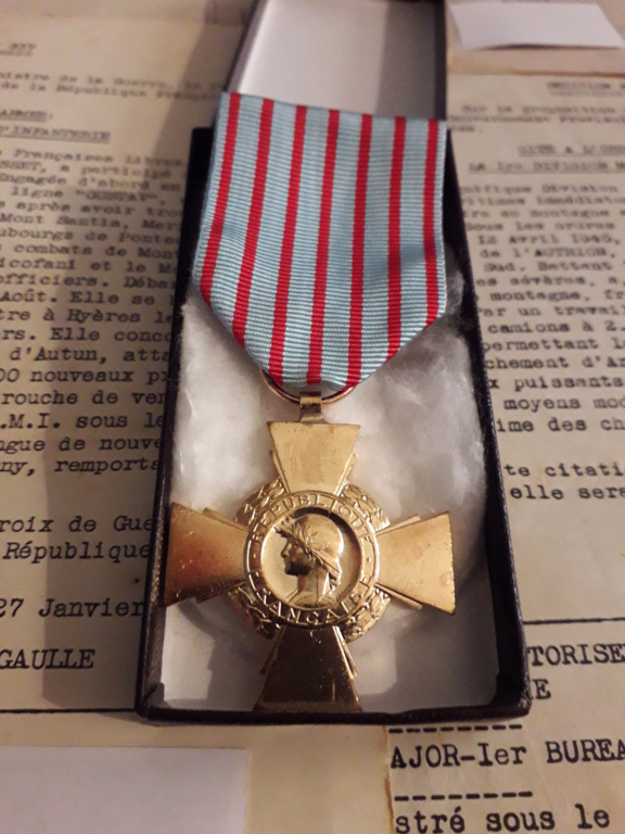 Papiers d'engagements, diplome , medaille du grand père 20181120