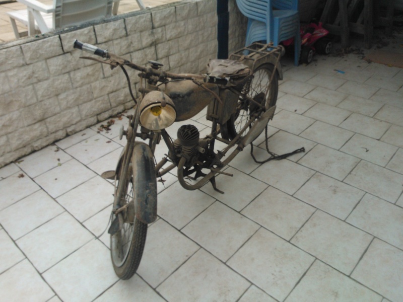 Une moto dans le salon Wp_00011
