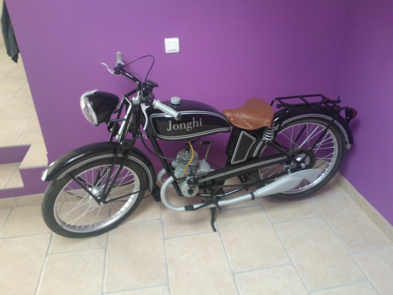 Une moto dans le salon Wp_00015
