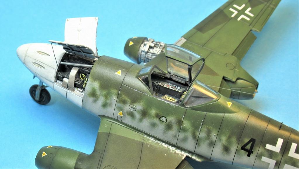  [Academy] 1/72 - Messerschmitt Me 262 A-1a Schwalbe (me262) 5_img_10