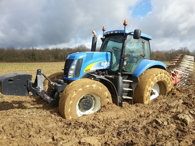 Concours du tracteur le plus cradingue - Page 5 Boue10