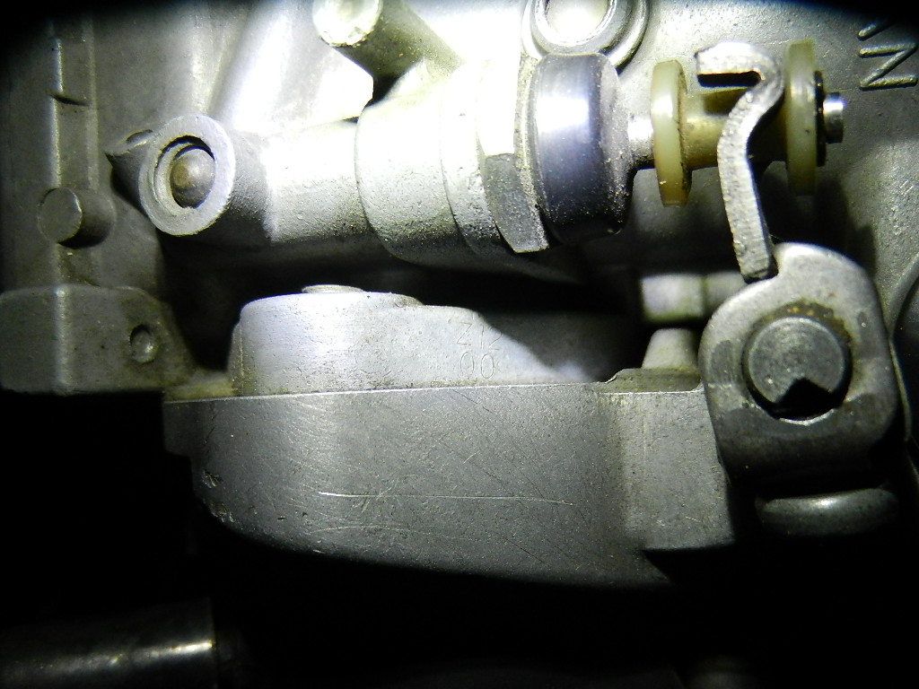 marque sur carburateur Z1 900 Dscn3412
