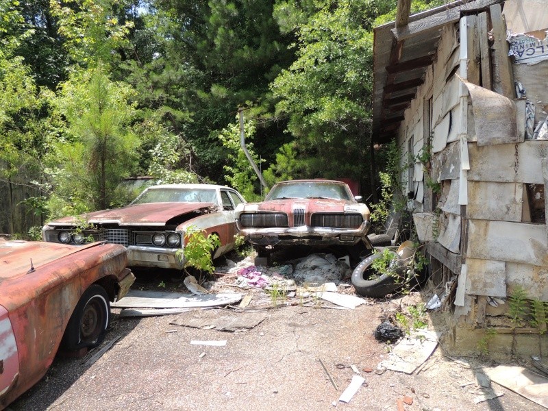 Rusty and abandonned cars  03210