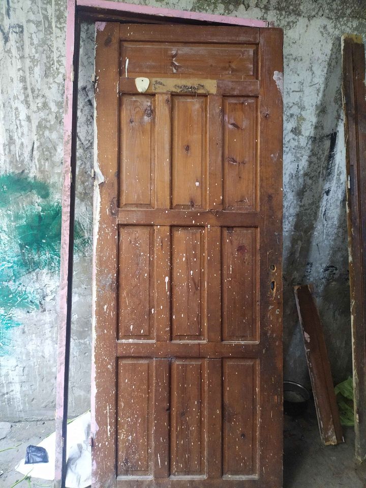 أبواب للبيع  طول الباب 210 والعرض82.5 لتواصل على رقم الجوال 0597017271  #فلسطين #سوق #غزة #فيسبوك  #اكسبلور_explore  15453410