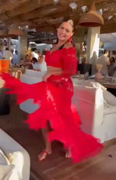 شاهد: رانيا يوسف تخطف الأنظار برقصة على الطريقة الإسبانية 4ee35910