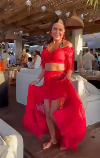 شاهد: رانيا يوسف تخطف الأنظار برقصة على الطريقة الإسبانية 4ee35911