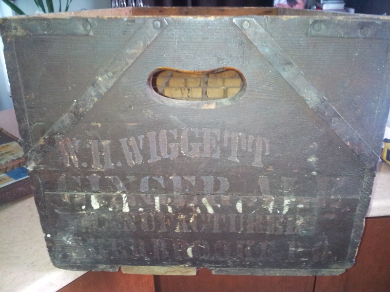 Caisse en bois W.H. WIGGETT, SHERBROOKE P.Q. 01212