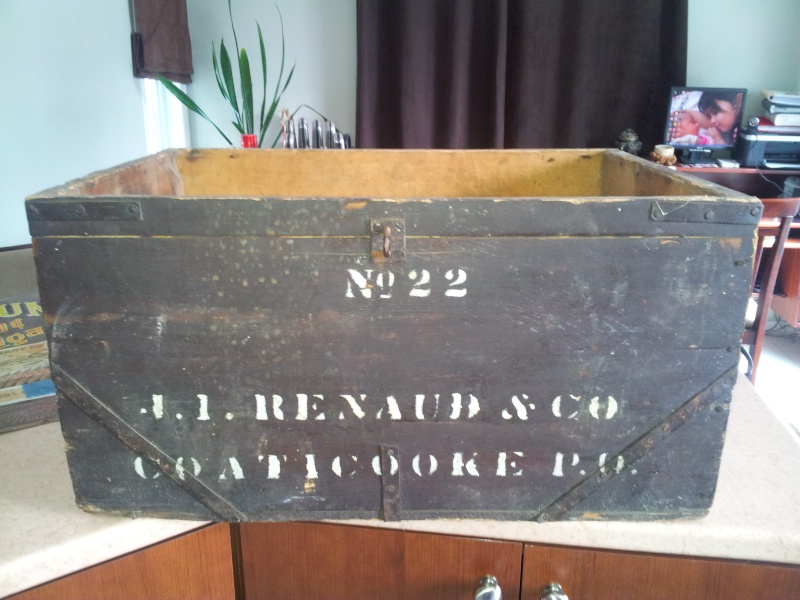 Caisse en bois W.H. WIGGETT, SHERBROOKE P.Q. 01613