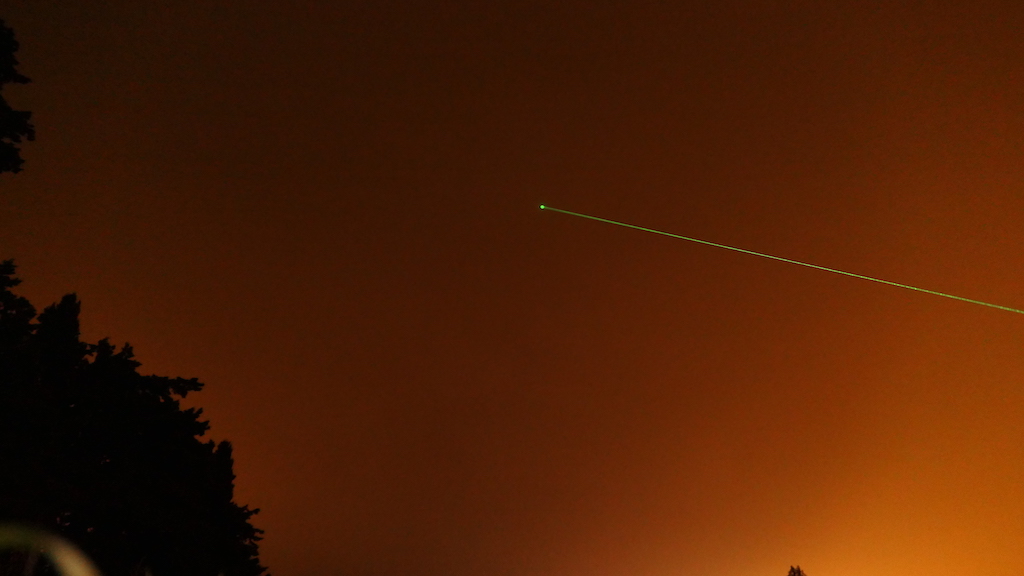 Il devrait y avoir 400 Étoiles Filantes Cette nuit vers 06 h00 du matin P1020213