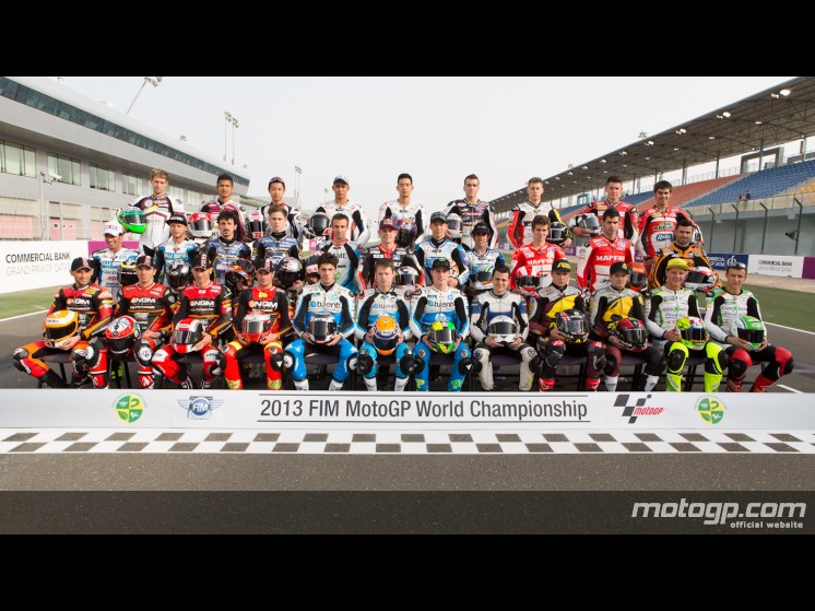 Los pilotos de MotoGP posan antes del inicio de temporada _moto210