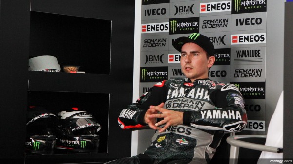 Lorenzo coge el mando en el día 2 del test MotoGP en Sepang  Jorge-10