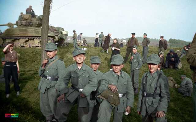 Images du groupe World War II in Original Color - Page 5 3f3d9010