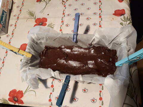 Fixation Papier Cuisson Dans Un Moule A Gateau