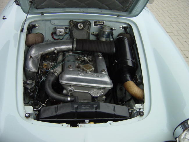 1955-1960 Alpha Romeo Giulietta Spider (Italeri) Engine10
