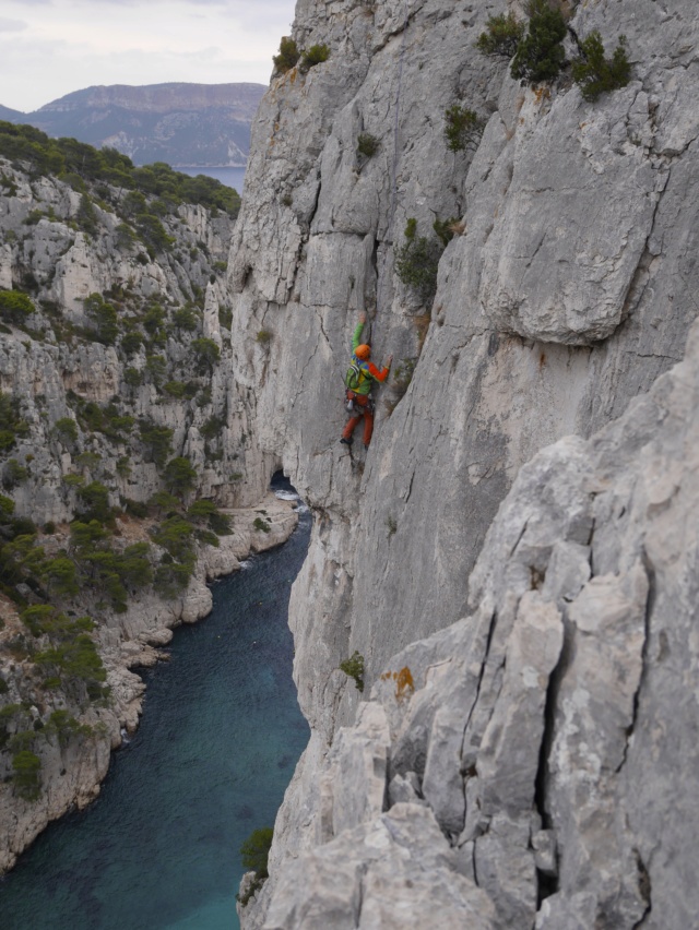 un autre point de vue sur les Calanques ( calanque ) P1520710