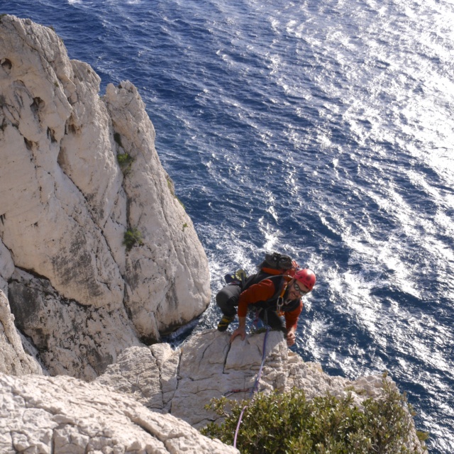 un autre point de vue sur les Calanques ( calanque ) P1520910