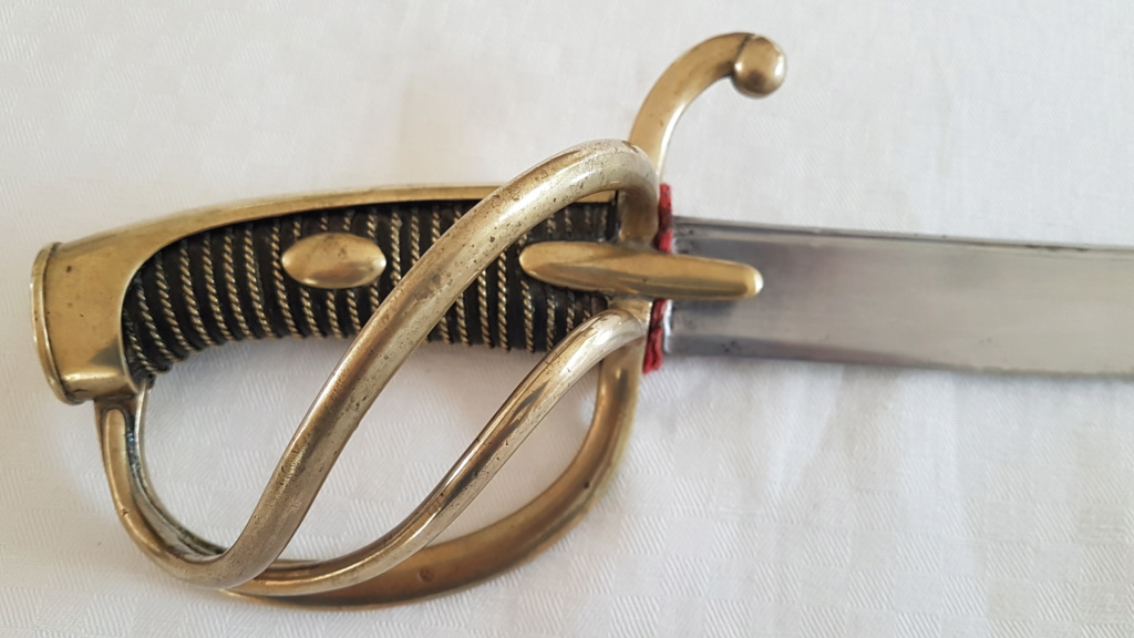 Les sabres d'officier de cavalerie légère à la chasseur - Page 2 9011