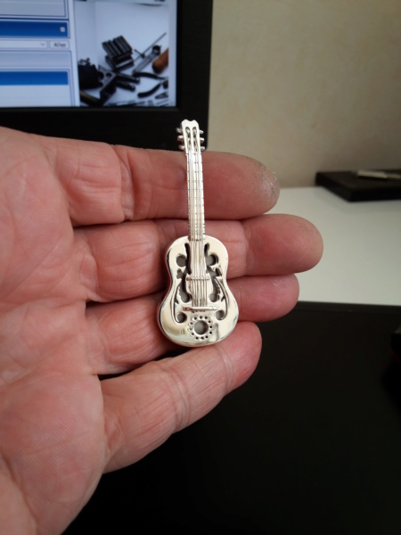 Pendentif Guitare Argent et Palissandre  20181050