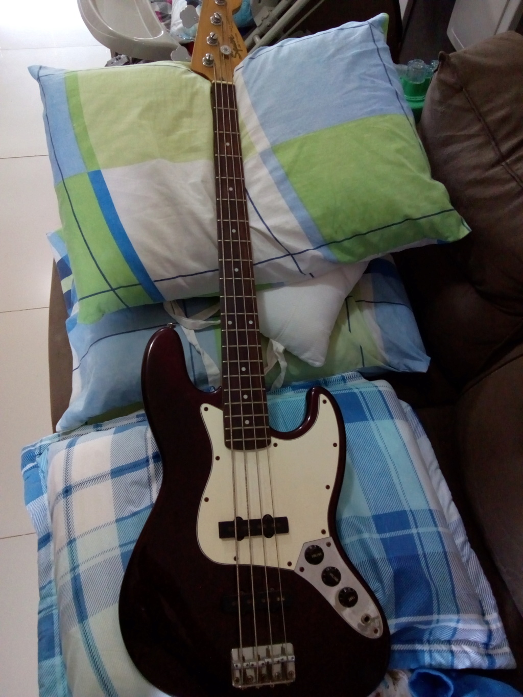 Jazz Bass Squier made in korea!!! Img_2013