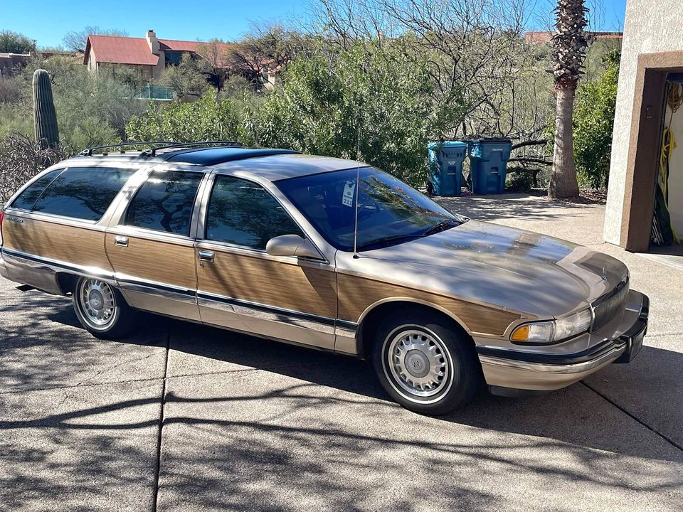 1995 Roadmaster Wagon - One Family Owned  42747710