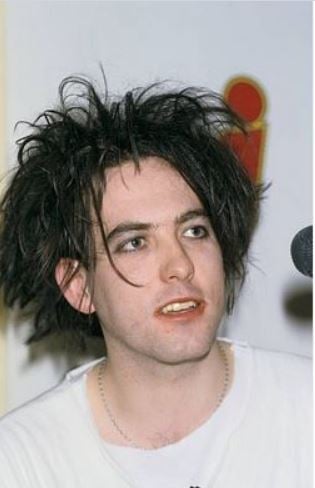 06 janvier 1986: The Cure dans le studio d'NRJ, à Paris 13633710