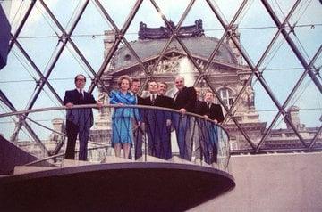 04 mars 1988, la Pyramide du Louvre était inaugurée par François Mitterrand. Captu493