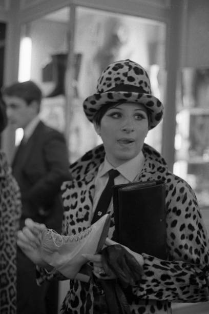 1er février 1966: Barbra Streisand chez Chanel Getty389