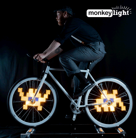 Vélo aux roues lumineuses A_bycl10
