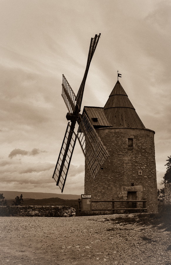 Moulin un jour de pluie P1021633