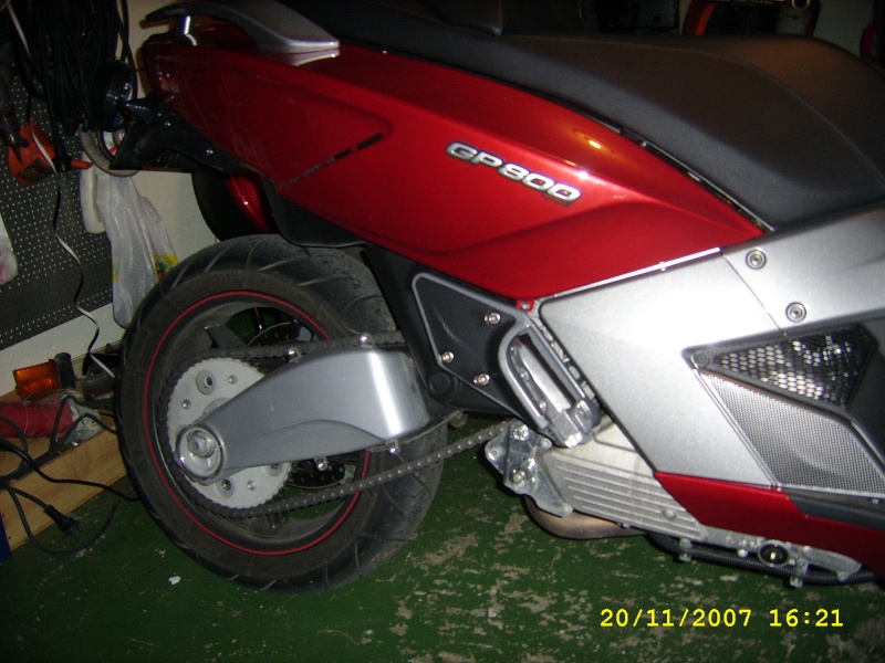 Ma moto GP800 (photo garde boue AV modifié) Ssa50111