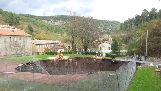 SINKHOLES : LE PHENOMENE S'ACCELERE Sinkho12