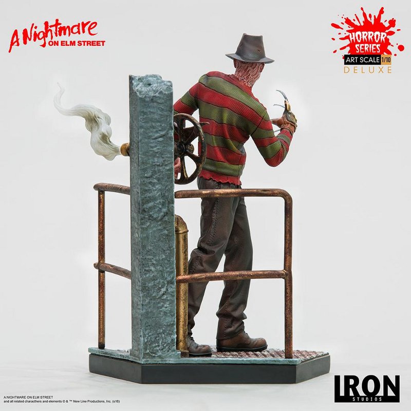 IRON STUDIOS : A Nightmare On Elm Street – Freddy Krueger Statue A_nigh22