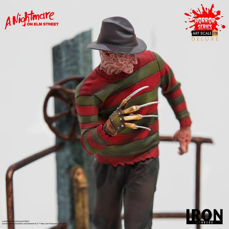 IRON STUDIOS : A Nightmare On Elm Street – Freddy Krueger Statue A_nigh24