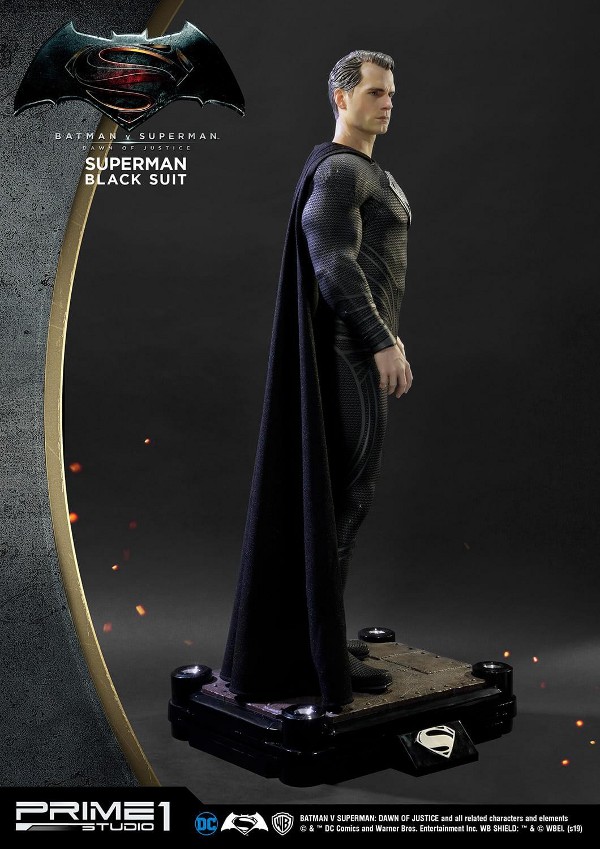 Batman v Superman – Black Suit Superman 1/2 Scale Statue Black-15