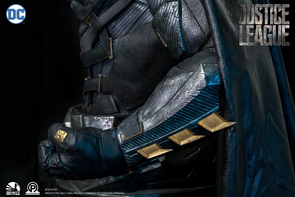 INFINITY STUDIO : Justice League – Life Size Tactical Suit Batman Bust Infini28