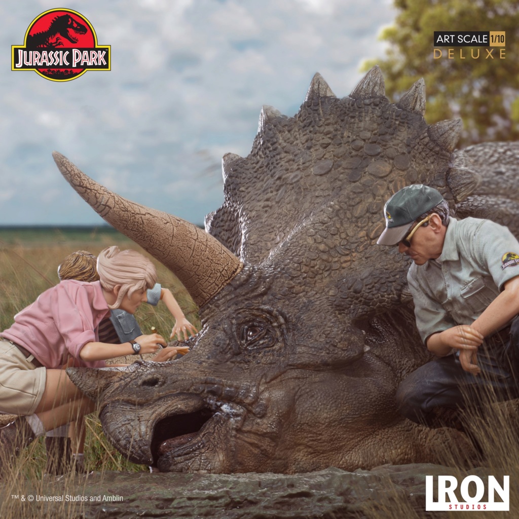 IRON STUDIOS : Jurassic Park – Triceratops Diorama Statue Iron-260