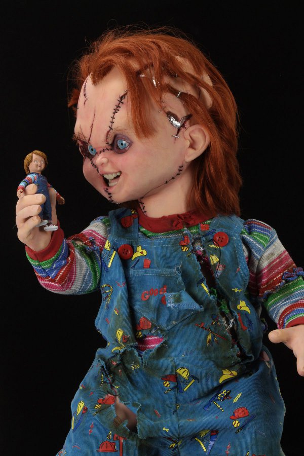 Bride of Chucky : Life-Size Chucky and Bride of Chucky – 1:1 Replica  Neca-l13