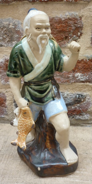 figurine chinoise d'un pêcheur  P1260910
