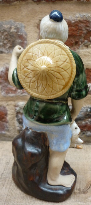 figurine chinoise d'un pêcheur  P1260912