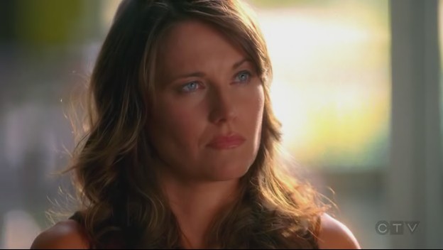 Lucy Lawless - Page 32 Ll0110