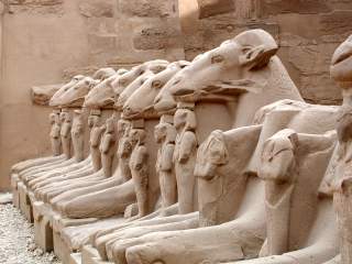Die Geschichte der Sphinx und Petra der Tempeltänzerin Karnak10