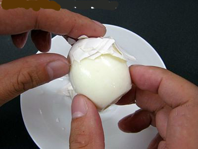 طريقة احترافية لتهريب خاتم في بيضة Arab-l15
