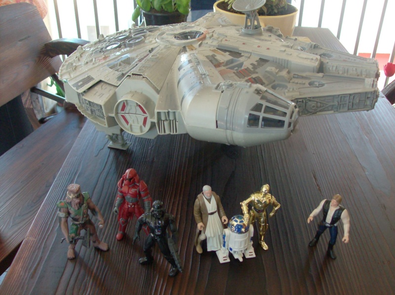 Star Wars Guerre Stellari Millenium Falcon + 7 personaggi GIG anno 1995 Hpim3924