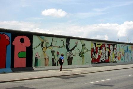 Berlino, si rifà il look l'ultimo pezzo del muro Berlin19